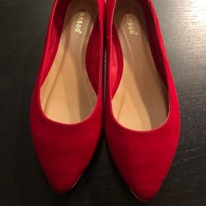 NWOT Red pointed toe ballet flat with gold detail